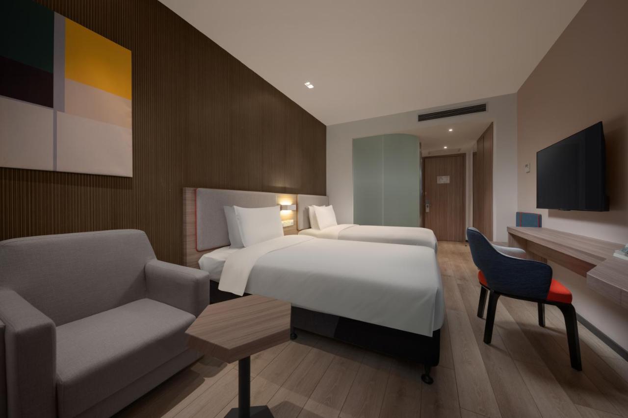 Express Pujiang By Ihg Hotel 4*