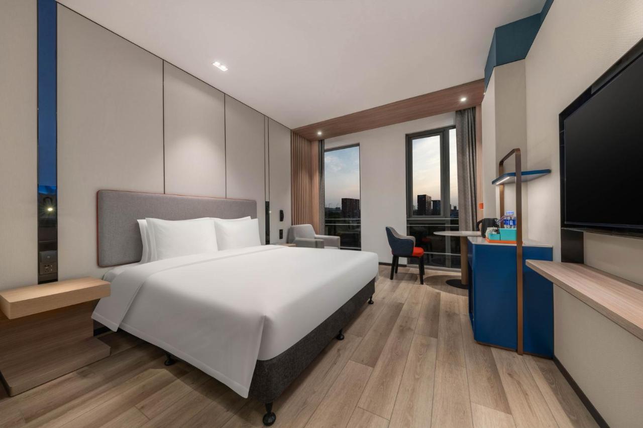 Hotel Express Pujiang By Ihg 4*