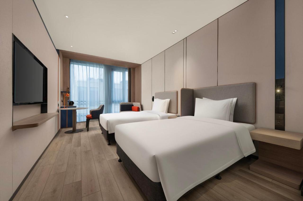 Express Pujiang By Ihg Hotel 4*