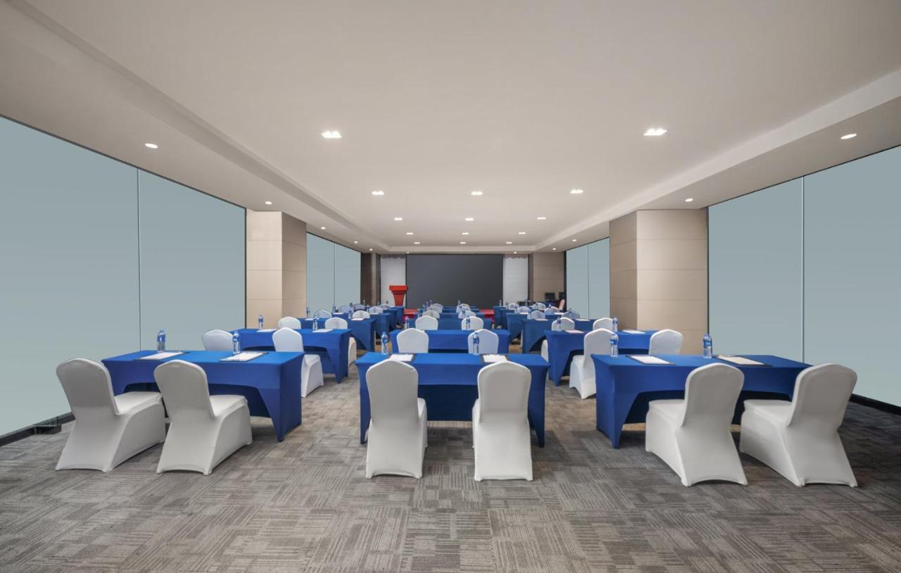 Hotel Express Pujiang By Ihg 4*