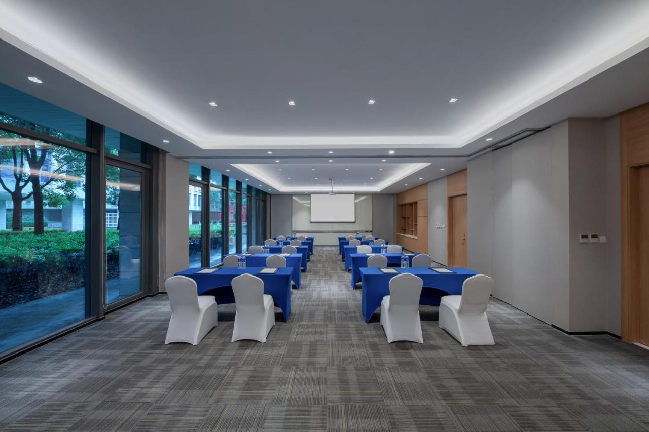 Hotel Express Pujiang By Ihg