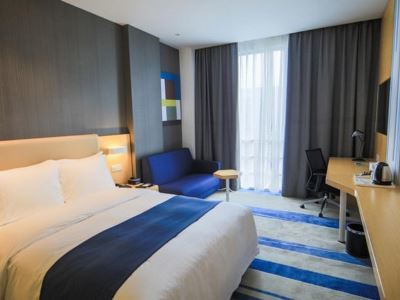 Express Pujiang By Ihg Hotel 4*