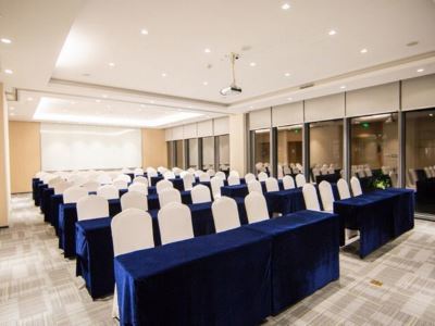 Hotel Express Pujiang By Ihg 4*